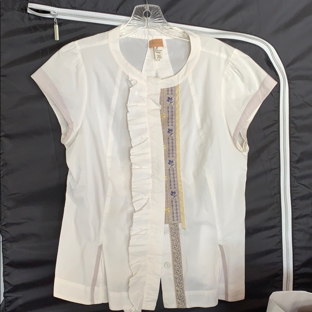 Sweet details on this cute shirt